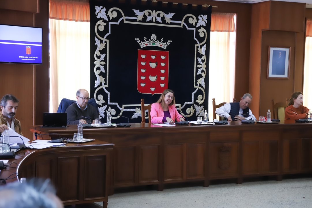 Presidencia del Cabildo de Lanzarote durante un pleno