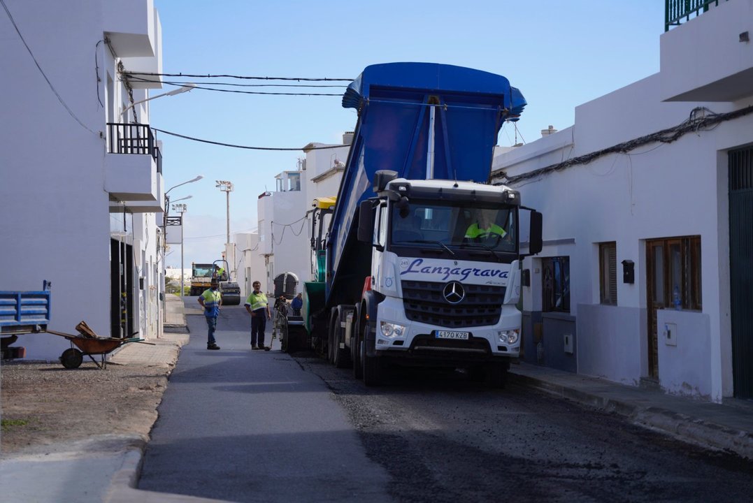 Obras de asfaltado en Altavista