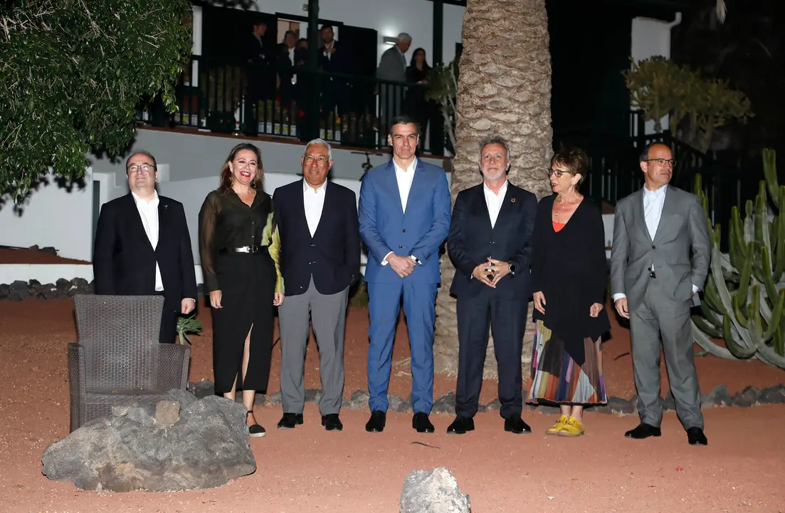 Posado oficial de los dirigentes de España y Portugal a su llegada a A Casa (FOTO: José Luis Carrasco)