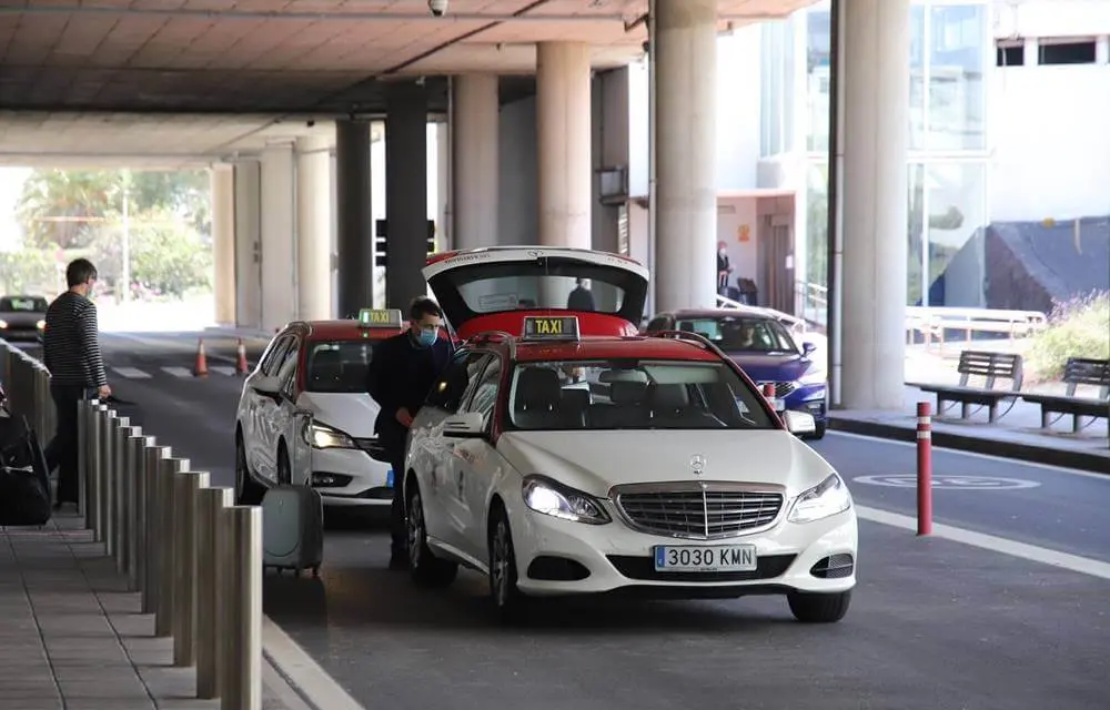 Taxi en el aeropuerto.