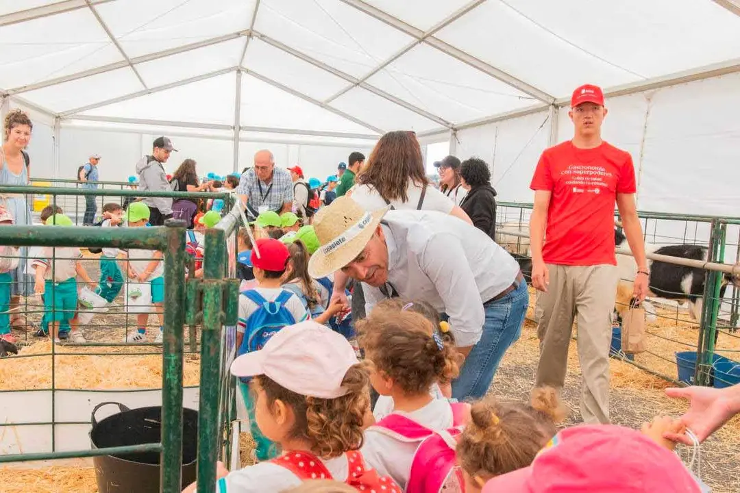 Visita de los pequeños a la feria agrotecnológica