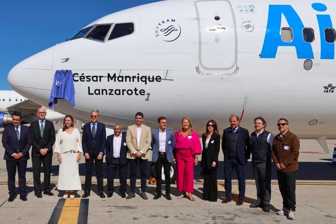 El Boeing 737 con el nombre César Manrique