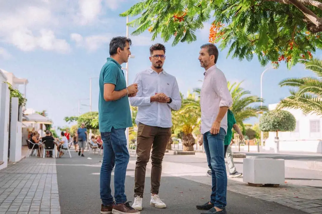 <p>Candidato a la Alcaldía, Jeziel Martín, junto a los concejales del PP, Lorenzo Reyes y Sergio Tejera. </p>