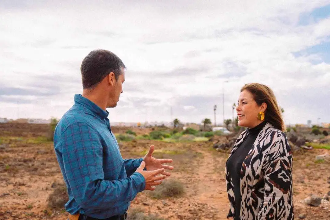 <p>Alcaldesa Astrid Pérez y el concejal Eduarno Placeres</p>