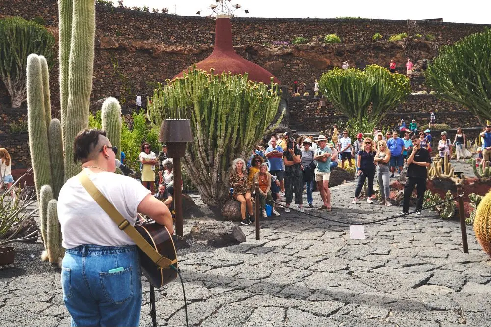 <p>Etel Santos en el Jardín de Cactus</p>