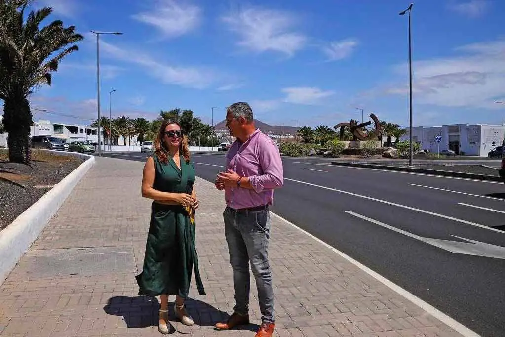 Visita de la presidenta y el consejero a la glorieta de la calle León y Castillo