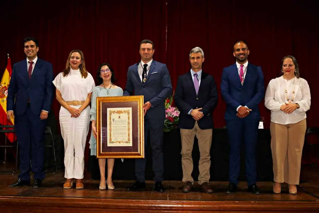 Entrega del Título de Hijo Adoptivo, a título póstumo, a Rafael Arozarena Doblado