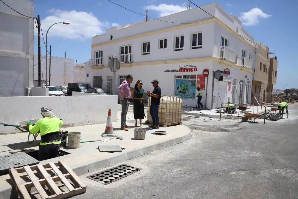 La presidenta del Cabildo visita obras en Arrecife