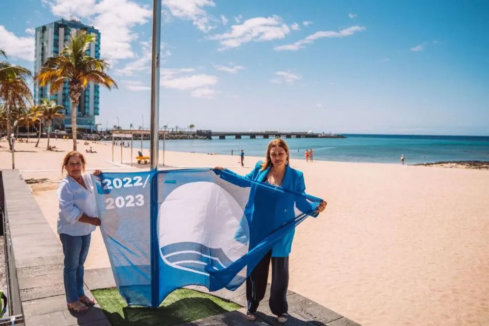 La playa del Reducto mantiene la bandera azul