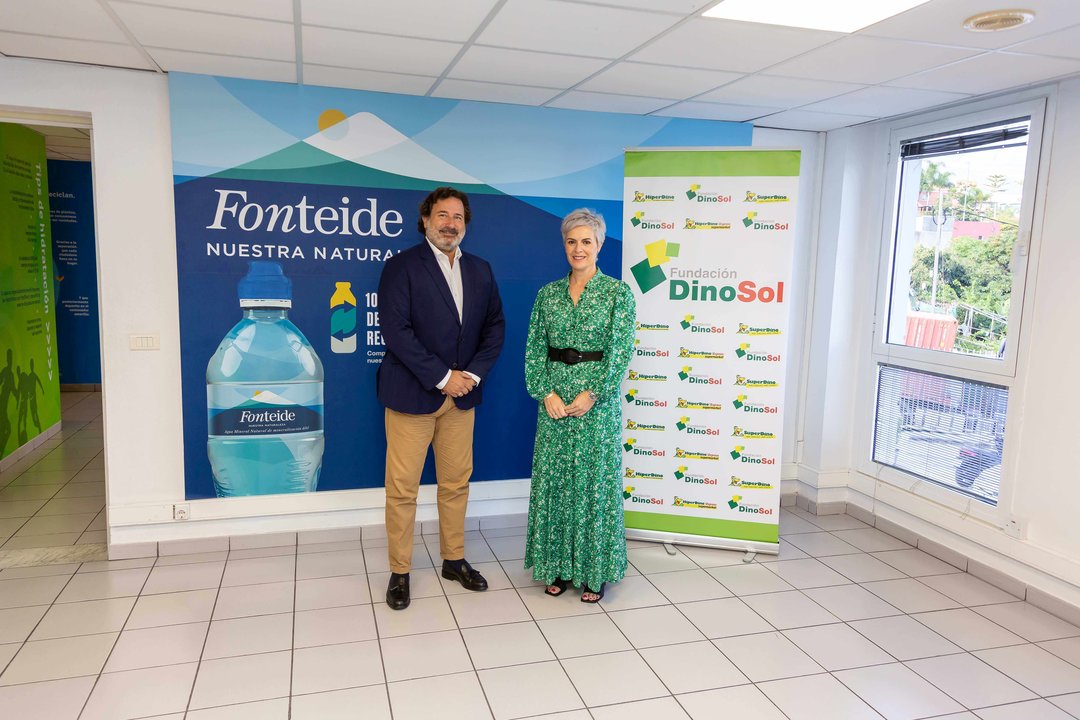 Fernando Bustamente y Virginia Ávila formalizaron la nueva colaboración en la sede de Fonteide en Santa Cruz de Tenerife