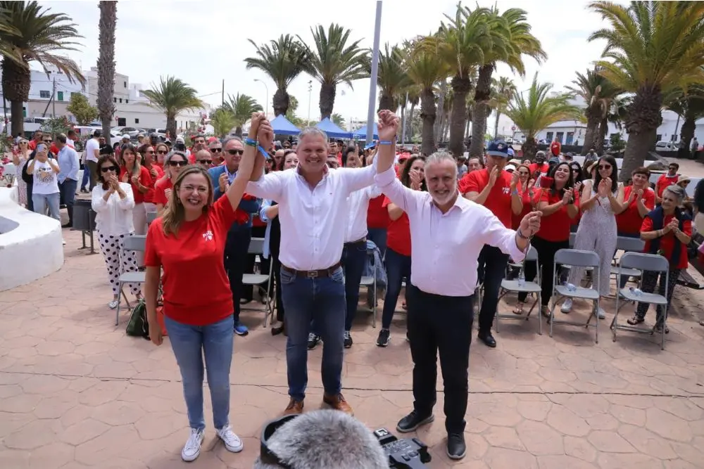 Dolores Corujo, Mendoza y Ángel Víctor Torres