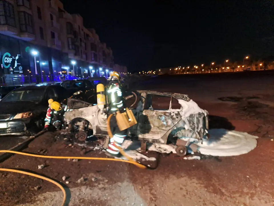 Incendio de coche en la calle Triana