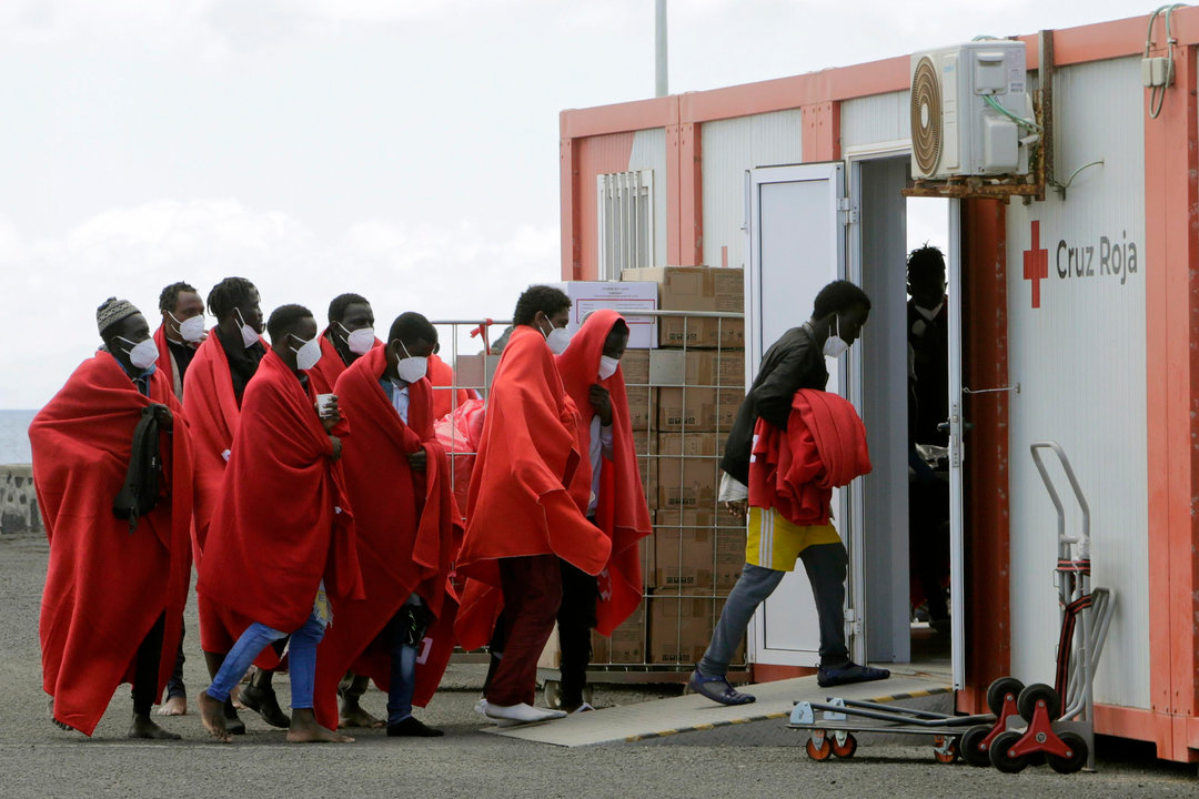 Personas migrantes llegadas el 3 de junio. (FOTO: EFE/Adriel Perdomo)