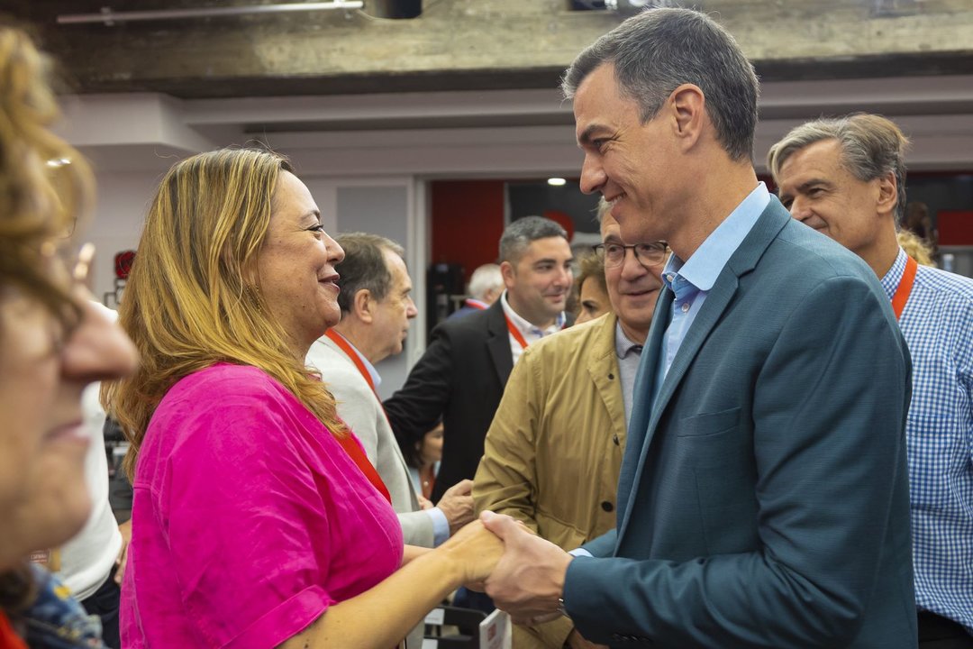 Pedro Sánchez y María Dolores Corujo en el Comité Federal del PSOE