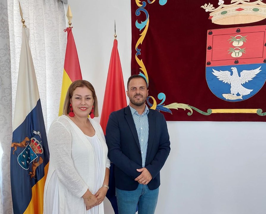 Astrid Pérez junto a Yonathan de León, previsible nuevo alcalde de Arrecife