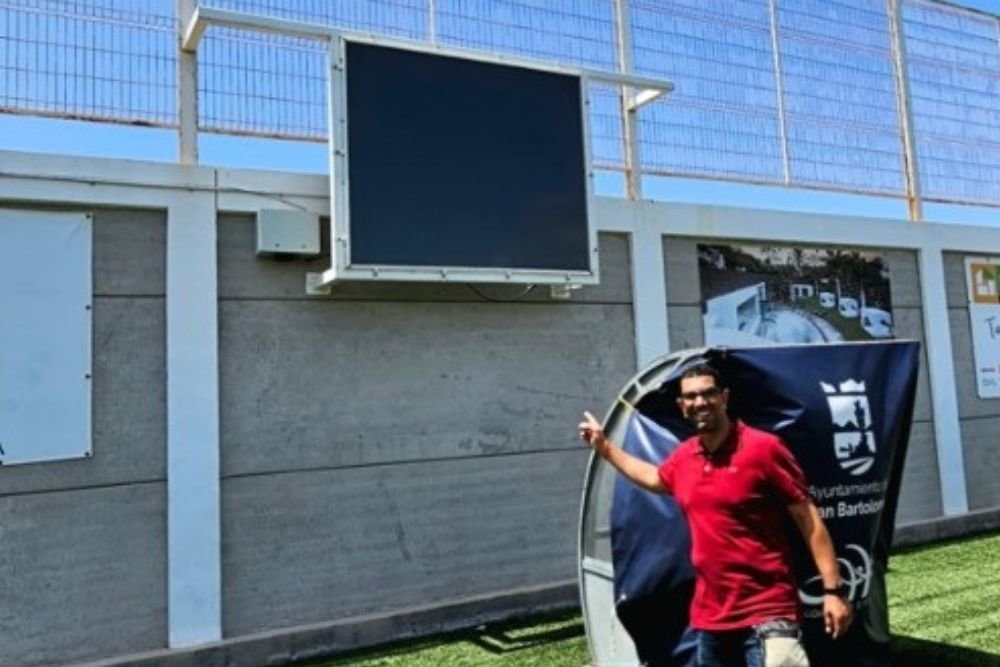 Videomarcador en el campo de fútbol de Playa Honda