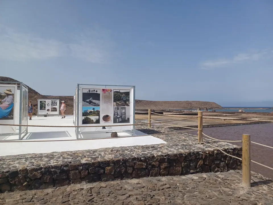 Exposición 'La Lucha por el Agua' en Salinas de Janubio.