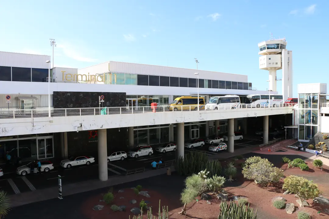 Torre de control del aeropuerto de Lanzarote.