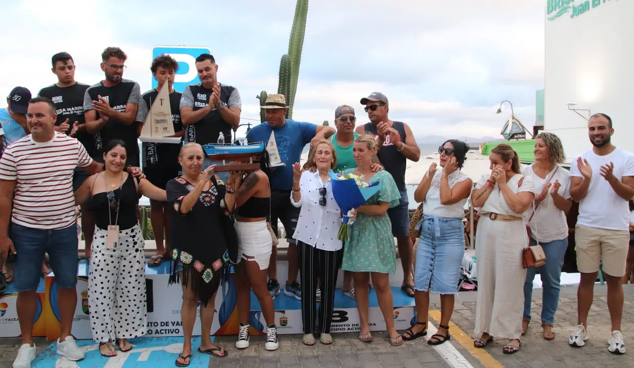 Reconocimiento a Joaquín Caraballo en Playa Blanca.