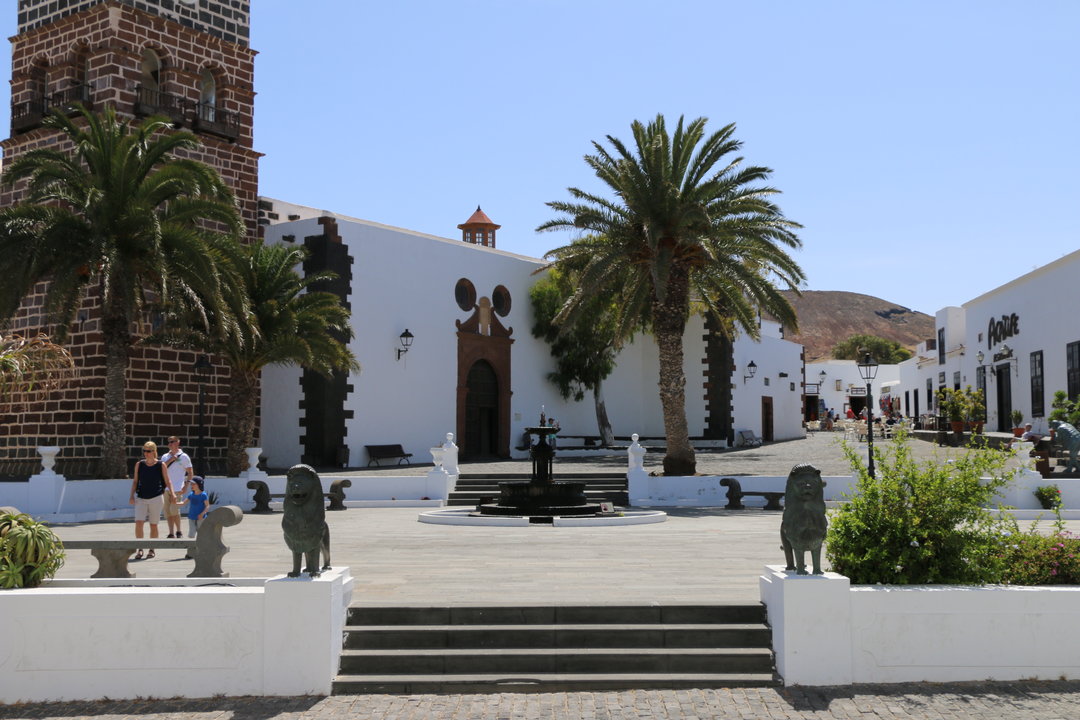 Plaza de los Leones, La Villa.