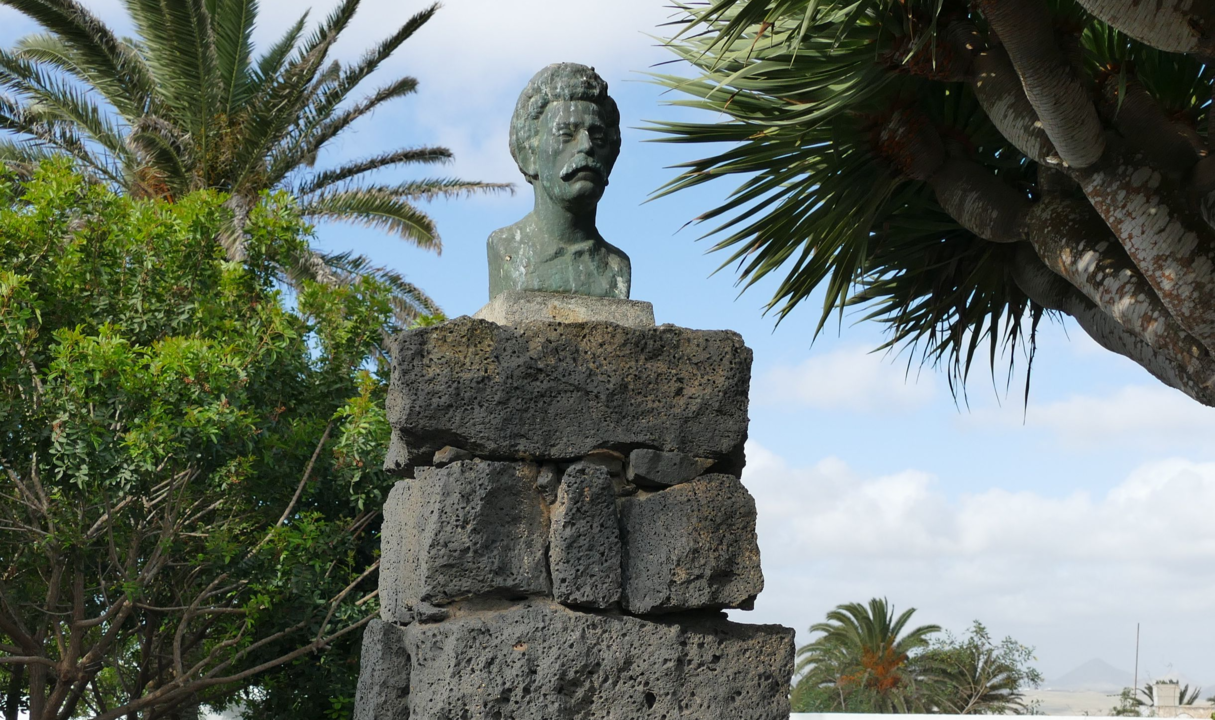 Escultura del Dr. Alfoso Spínola en La Villa I