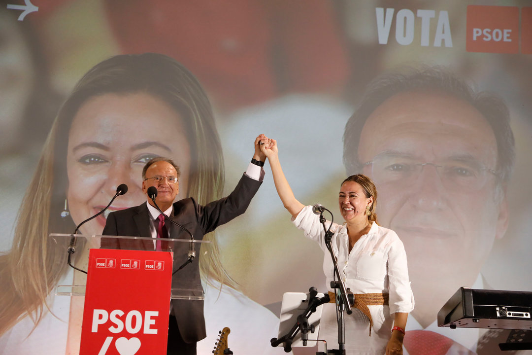 PSOE confraternizac. 23J. Loli Corujo y Manuel Fajardo.