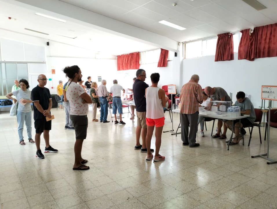 Un colegio electoral a primera hora de la mañana de este domingo (FOTO: Josué Duarte)