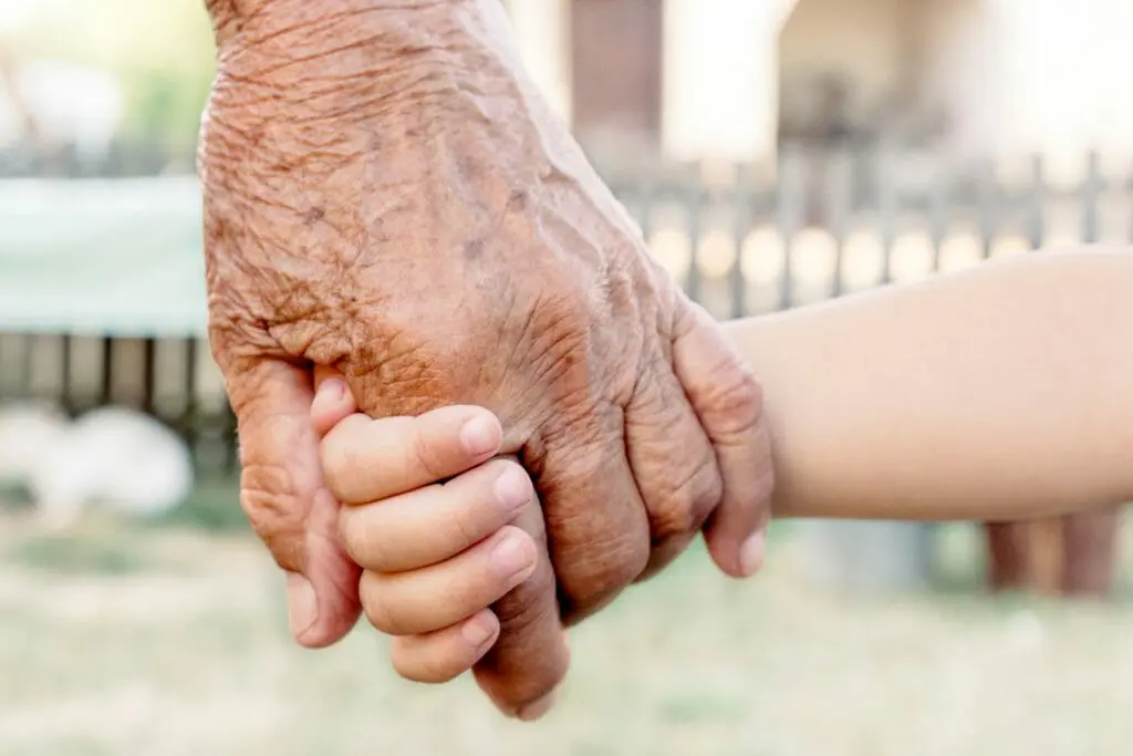 Abuelo y nieto.