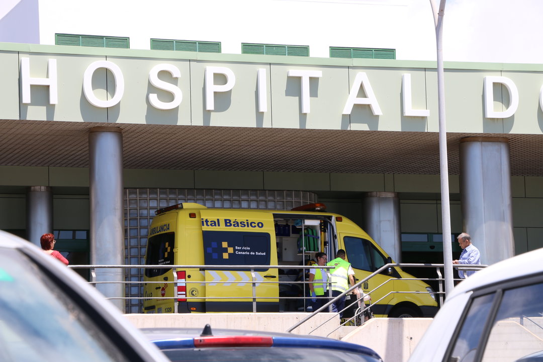 Ambulancia en el Hospital Dr. Molina Orosa.