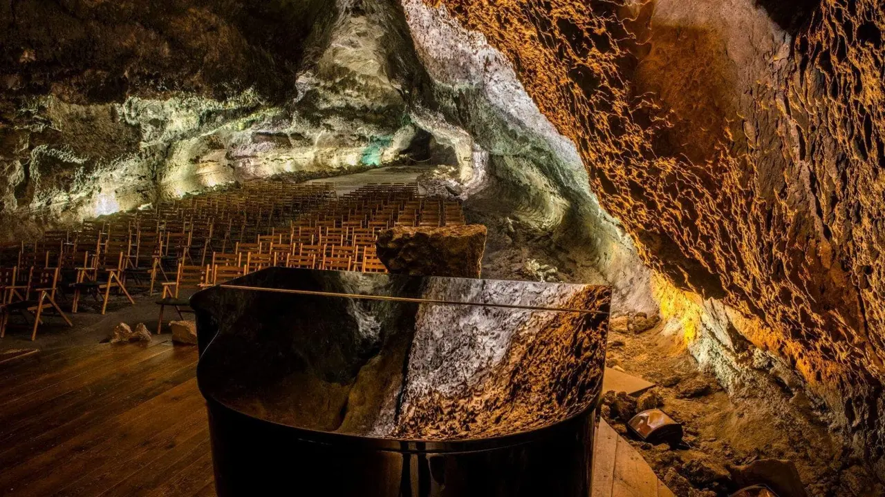 Auditorio de la Cueva de los Verdes.