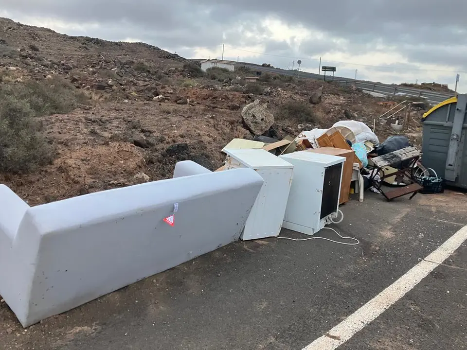 Basura en Yaiza.