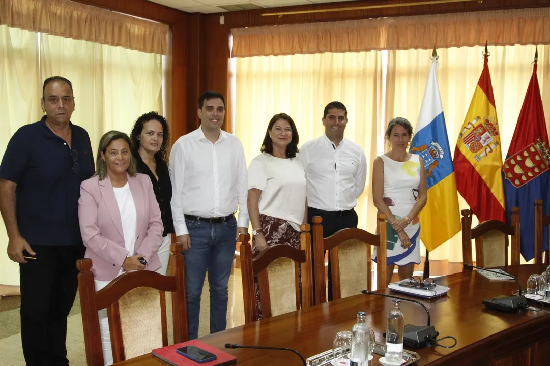 Grupo Socialista en un Pleno del Cabildo.