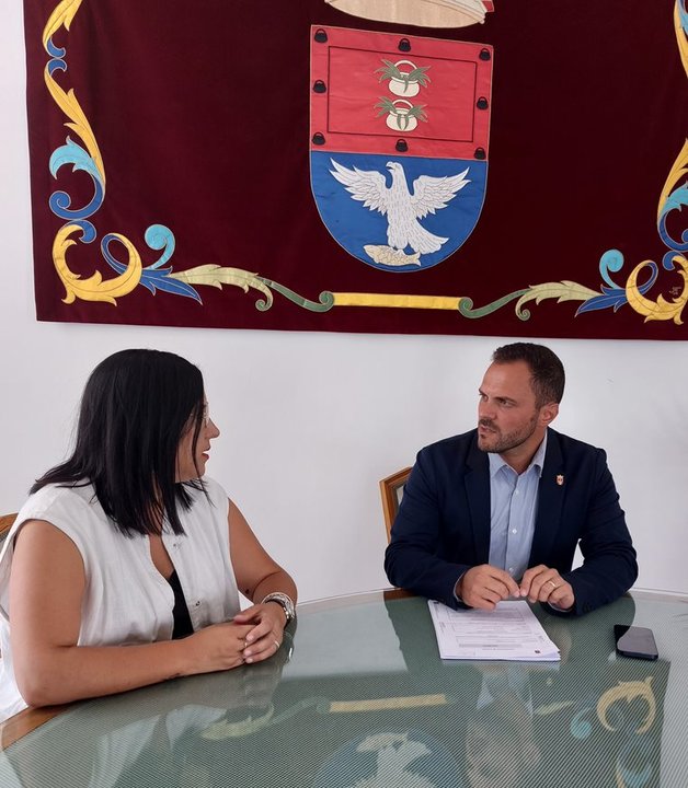 El alcalde de Arrecife con la concejal de Educación.