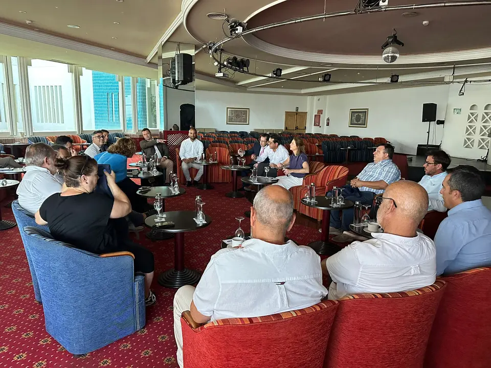 Reunión entre el Ayuntamiento y hoteleros de Yaiza.