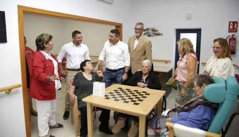 Falsa inauguración de Oswaldo Betancort en La Graciosa.