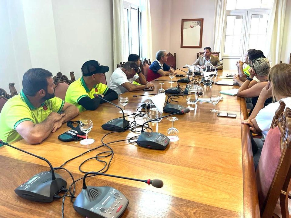 Reunión del Cabildo con el equipo del servicio de márgenes de carreteras.