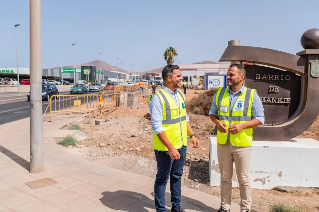 Nueva fase de la obra Calle Tenderete. El alcalde de Arrecife y el vicepresidente del Cabildo visitan los trabajos.