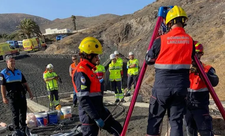 Dispositivo desplegado por los bomberos.