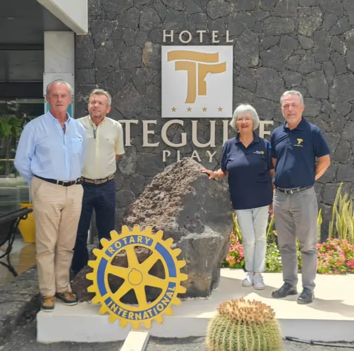 Donación de colchones por parte del Hotel Teguise Playa y Rotary.