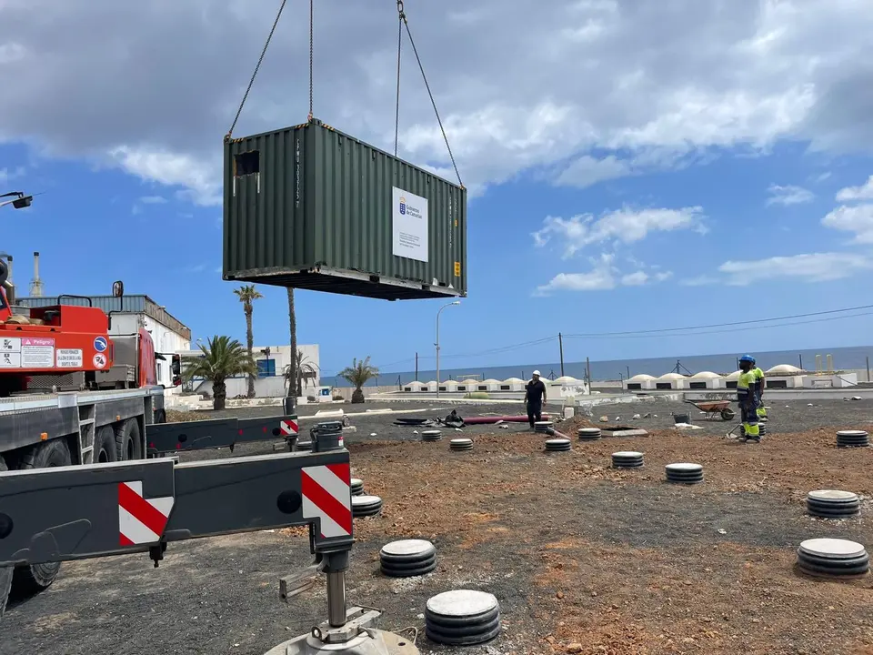 Plantas desaladoras llegadas desde la Palma.