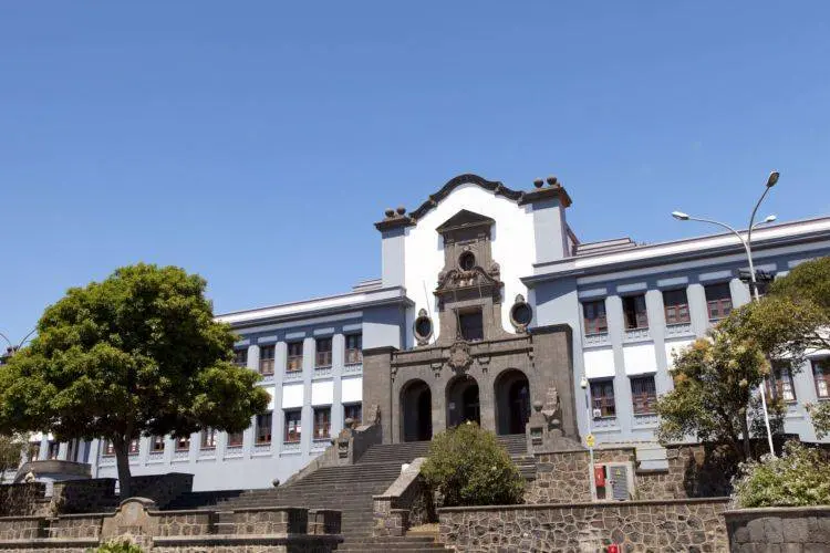 Edificio central de la Universidad de La Laguna.