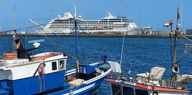 Muelle de Cruceros de Arrecife desde Puerto Naos.