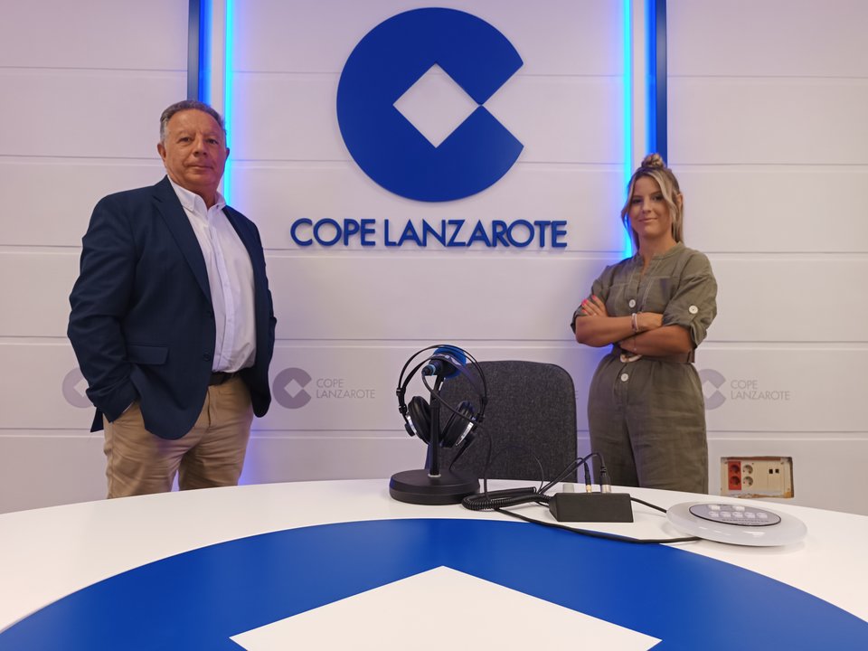 Los periodistas Jaime Puig y Paola Delgado, las voces de COPE Lanzarote.