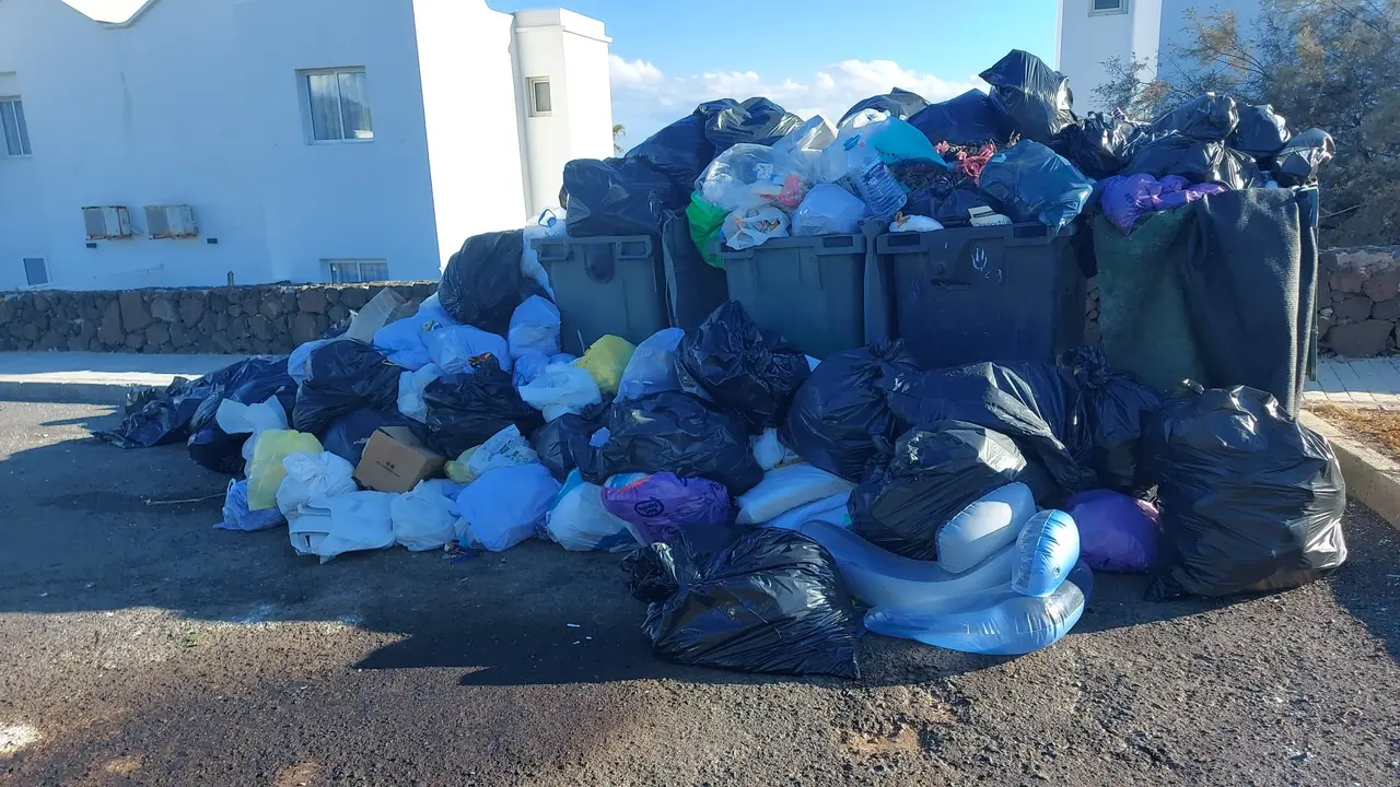 Basura acumulada en Playa Blanca.