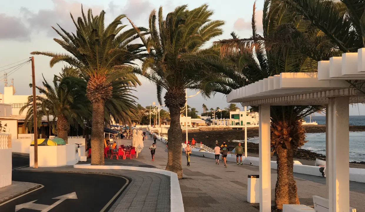 Avenida marítima de Playa Honda. (1)