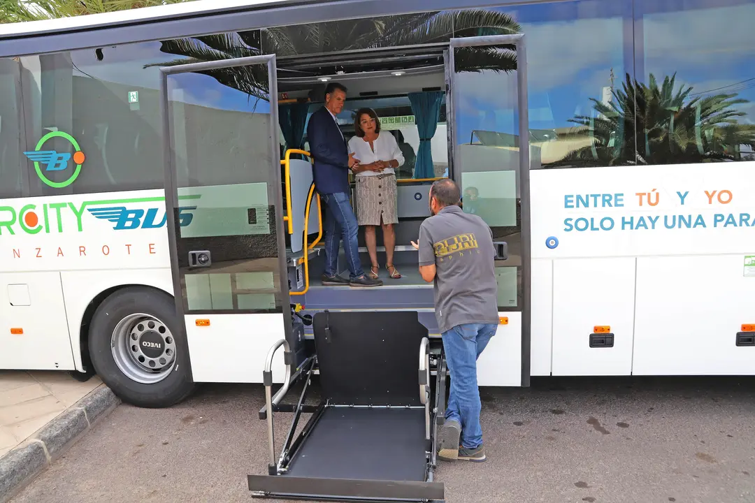 Presentación de nuevas guaguas interurbanas de Lanzarote.