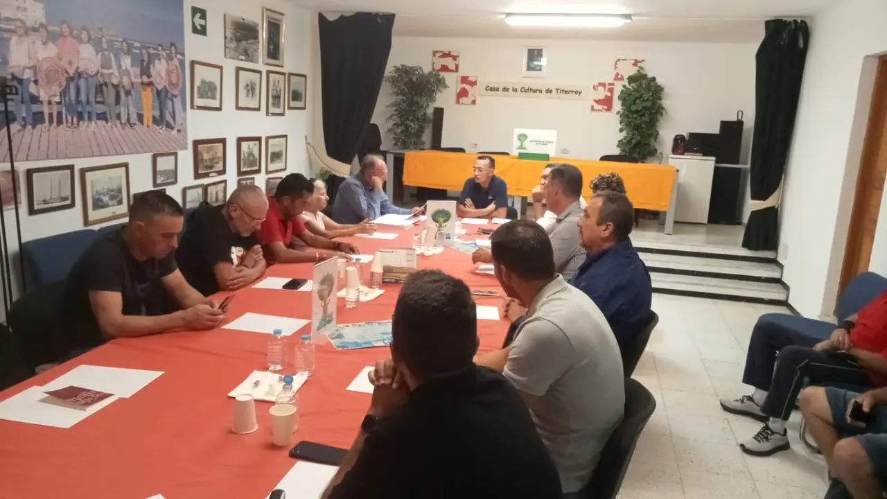 Reunión de afectados de las viviendas de Titerroy con las autoridades.