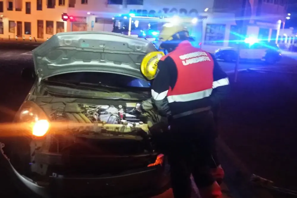 Los bomberos en el lugar del accidentte