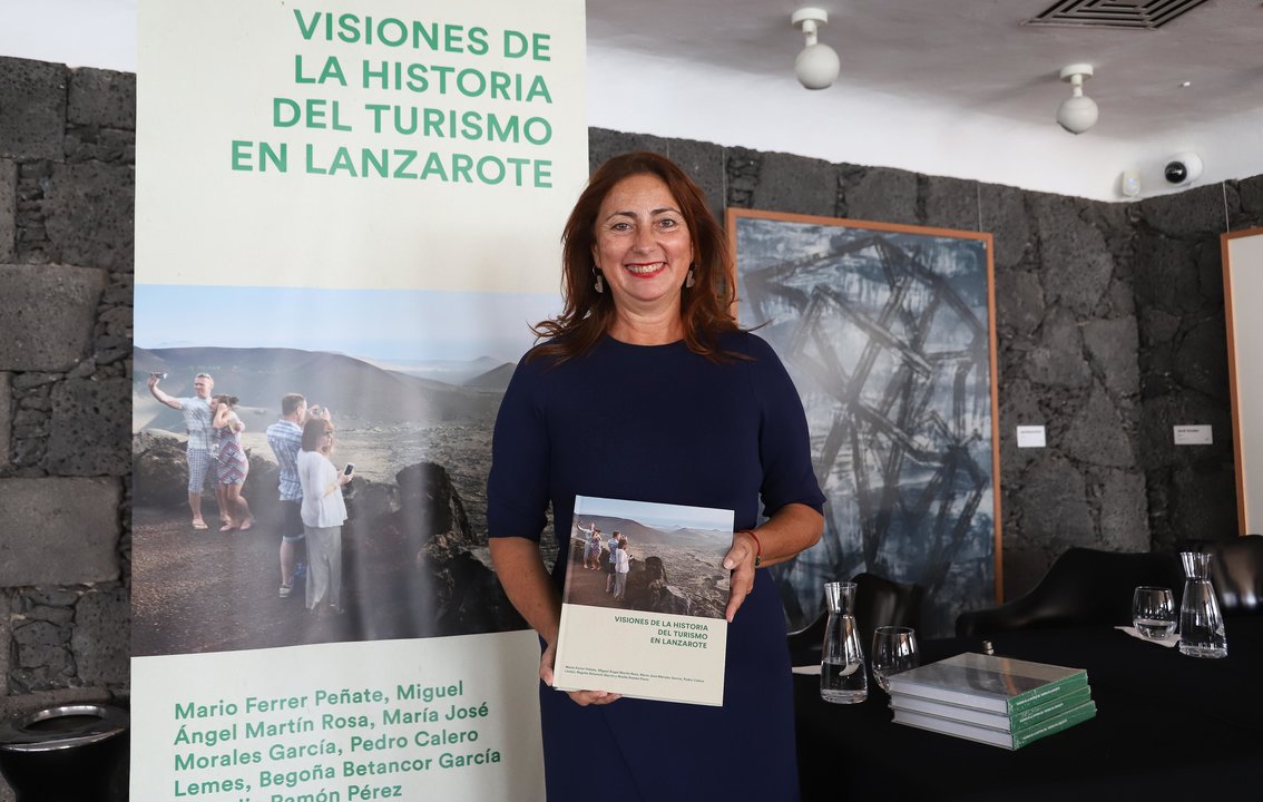 Libro 'Visiones de la historia del turimo en Lanzarote'.
