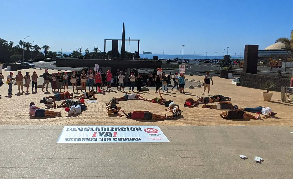 Concentración de los trabajadores de Adislan ante el Cabildo, en el pasado mandato. Imagen de archivo.